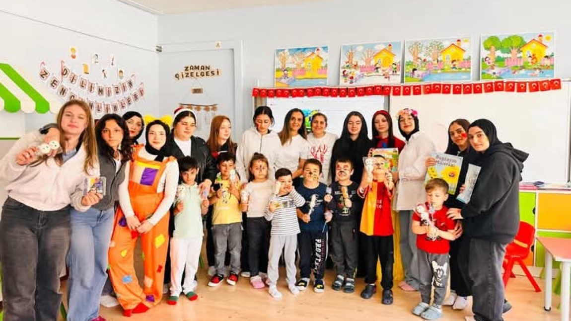 Öğrencilerimizden Miniklere Masal Gibi Ziyaret